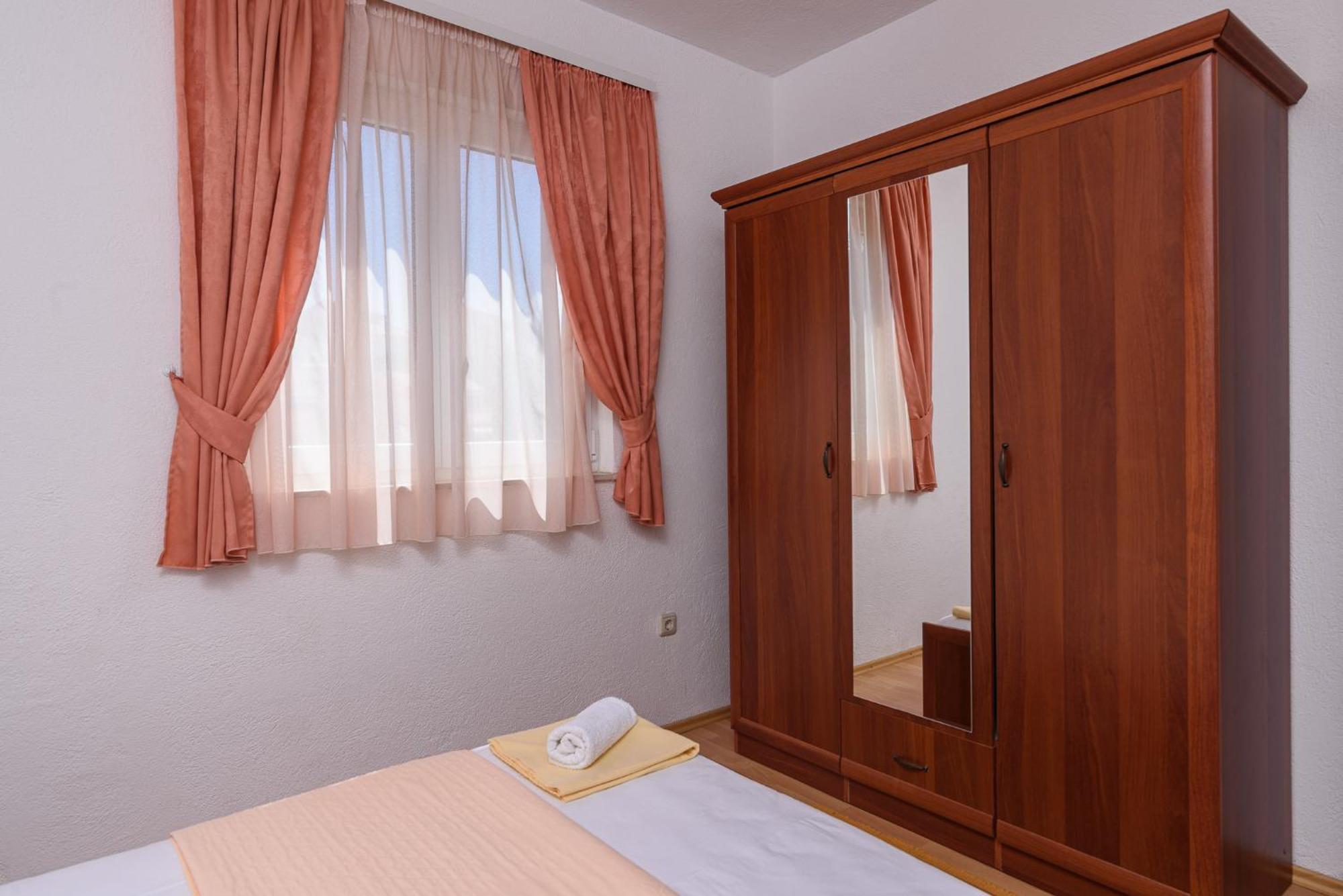Apartmani Suki Трогир Екстериор снимка